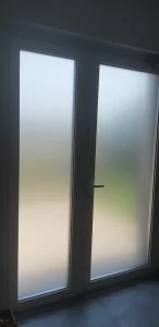 Matine plėvele padengtos durys