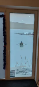 Įėjimo durys su dekoruota plėvele