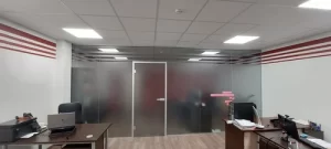 Stiklo pertvaros klijuotos plėvele šerkšnu
