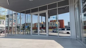 Lauko stiklai klijuoti išorine veidrodine plėvele