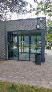 Lauko stiklai klijuoti išorine veidrodine plėvele