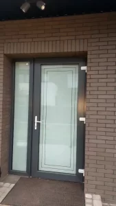 Įėjimo durų dekoravimas su rėmeliu