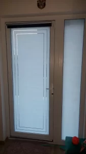 Įėjimo durų dekoravimas su rėmeliu